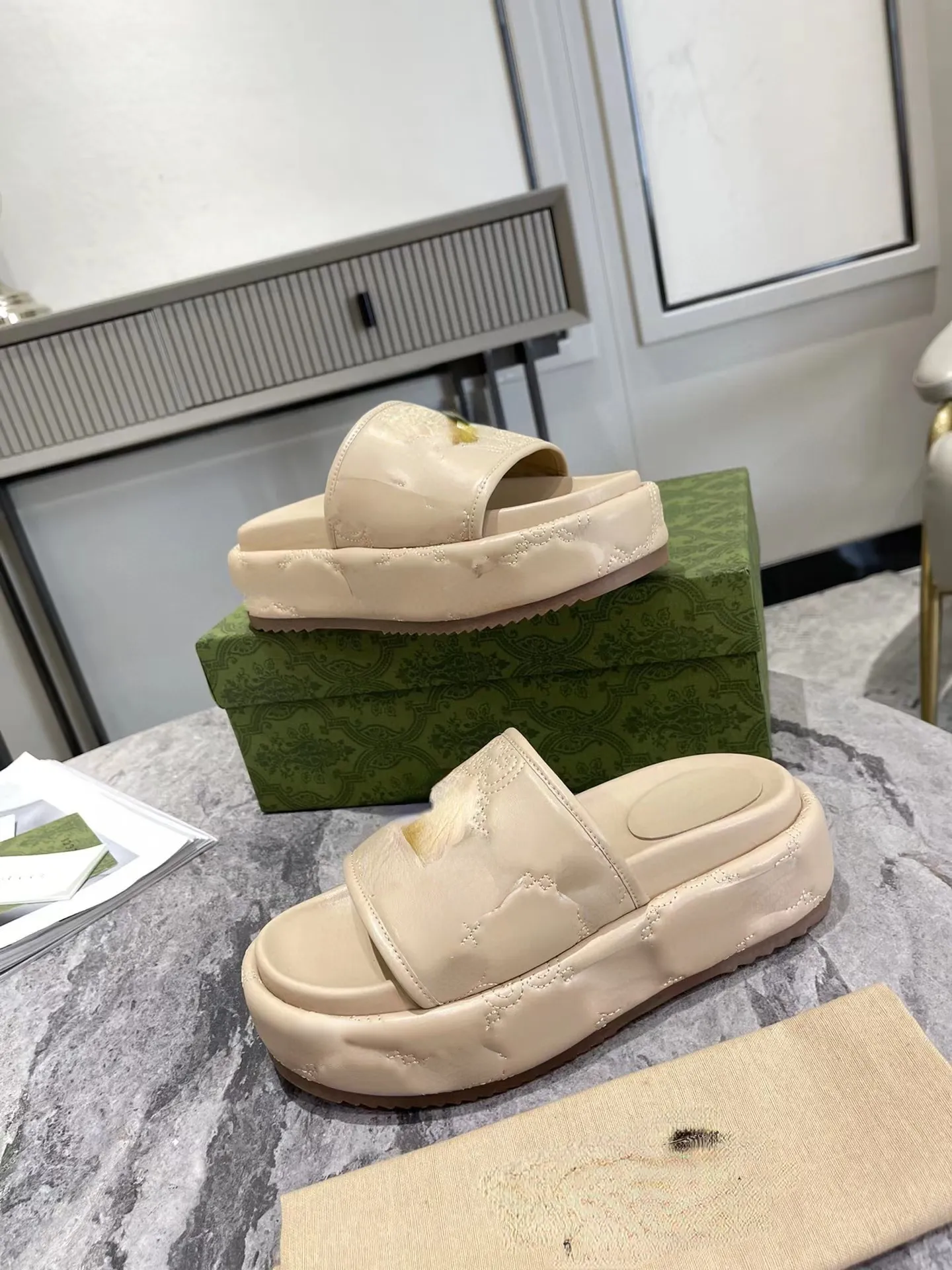 Jelly slides bulk store
