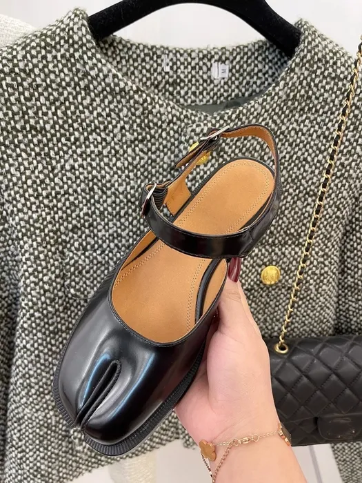 Chaussure plate elegante top