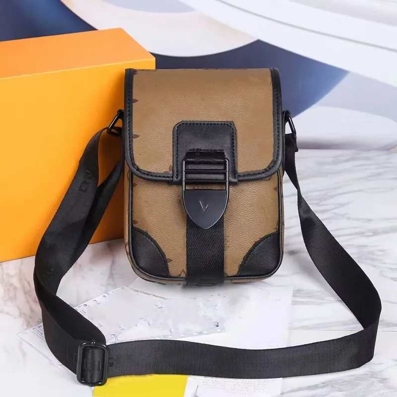 Heren schoudertas Mini SAUMUR Mannelijke rugzak Messenger portemonnee Canvas Leer Cross Body Zwart Heren Luxe Ontwerpers Flip Bags Sling Handtas dhgate