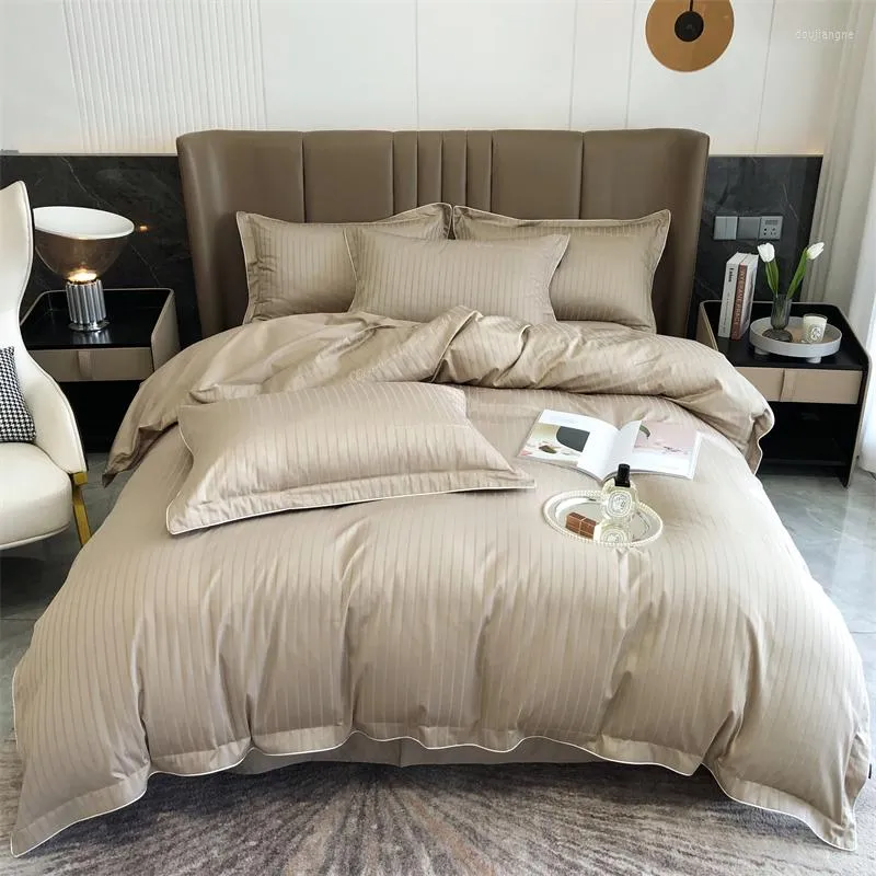 Sängkläder sätter 2023 Est fyrdelar mode bomull dubbel hushållsgladdäck täcke djurtryck bekväm fast beige färg