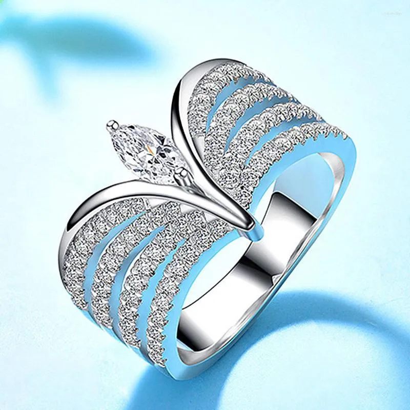 Cluster Rings Luxury Horse Eye Crystal Zircon Diamonds ädelstenar i lager för kvinnor Vitt guld silver färg smycken bröllopsfest gåvor