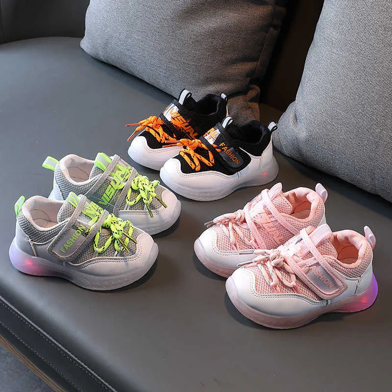 Atletische buitenkinderen Casual babyjongens schoenen gloeiende sneakers Kid Led verlicht peuter babymeisjes schoenen sneakers met lichtgevende zool F01291 AA230503