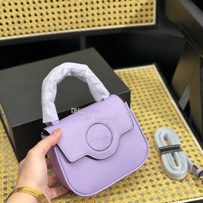 Designväska kvinnors handväska mode en axelväska sommar flerfärgad liten fyrkantig väska mode crossbody väska lila mini bankett liten väska baguette väska