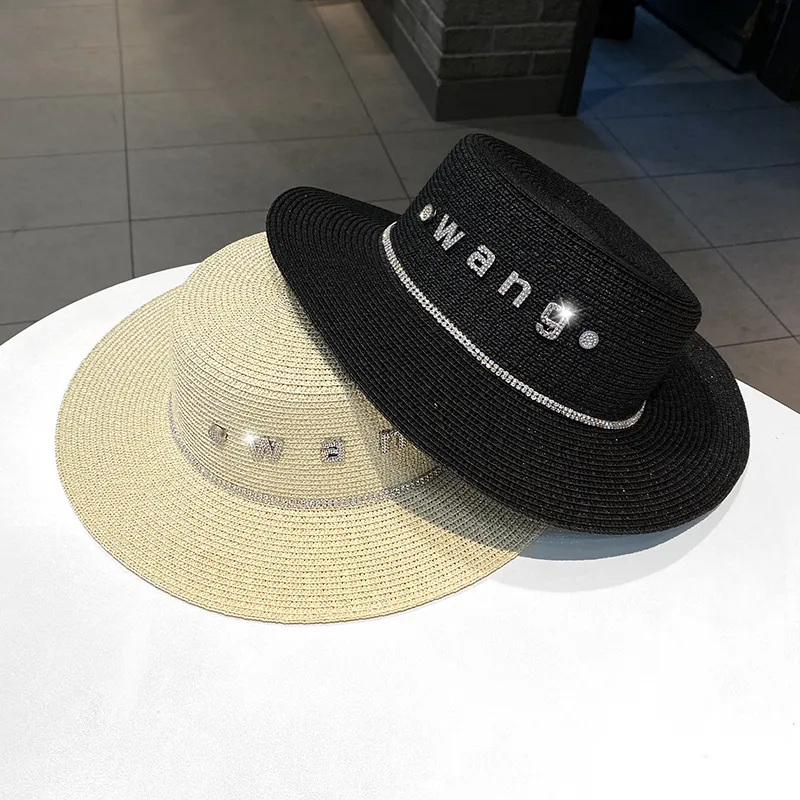 Koreańskie litery rhinestone Flat Top Sun Hat żeński oddychający oddychający na zewnątrz kapelusz słomy hurtowy