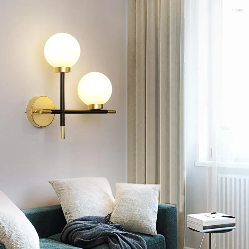 Lampada da parete Nordic Art Sconce E27 Luci a LED Lampada a sfera in vetro bianco Designer a doppia testa per soggiorno camera da letto