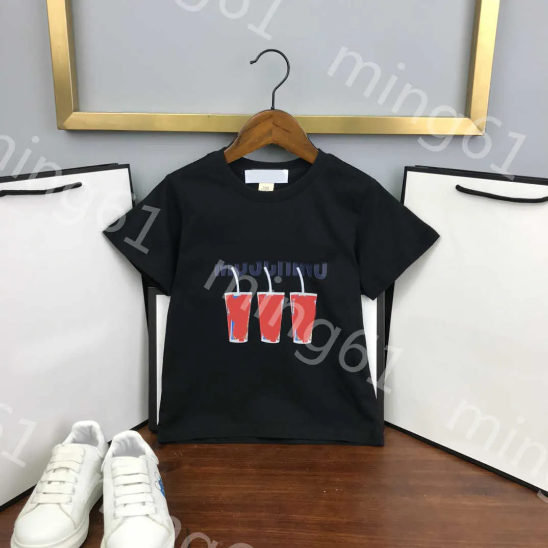 23ss koszulka dziecięca Biała koszulka z krótkim rękawem dla malucha Kid Designer t shirt chłopcy dziewczęta Okrągły dekolt Czysta bawełna Coke Cup Logo T-shirt z nadrukiem Wysokiej jakości ubrania dla dzieci