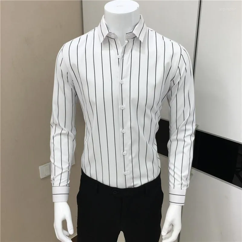 Camicie casual da uomo 2023 Abbigliamento da uomo Classico a righe Semplicità Bottone Colletto rovesciato Moda Business Primavera Estate Formale Sottile