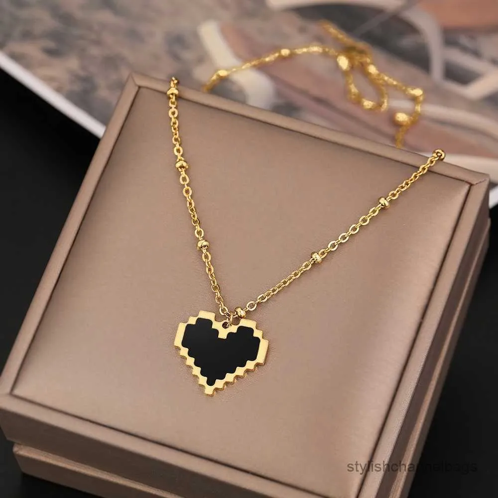 lujo Lumiere Fancy Gold heart shaped clover foldable magnetic necklace  Diamond Gold-plated Plated Brass Chain Price in India - Buy lujo Lumiere  Fancy Gold heart shaped clover foldable magnetic necklace Diamond  Gold-plated