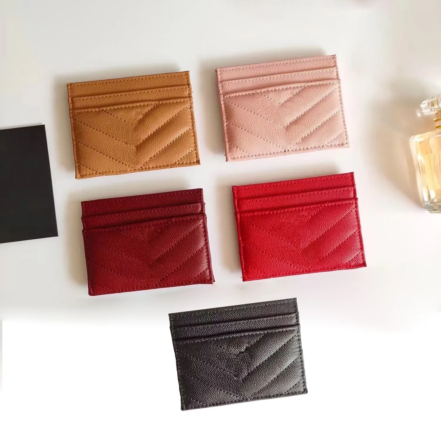 2023 Nowe uchwyty na kartę mody kawiorowa kobieta mini portfela projektantka Pure Color Pebble Tekstura luksusowy czarny portfel