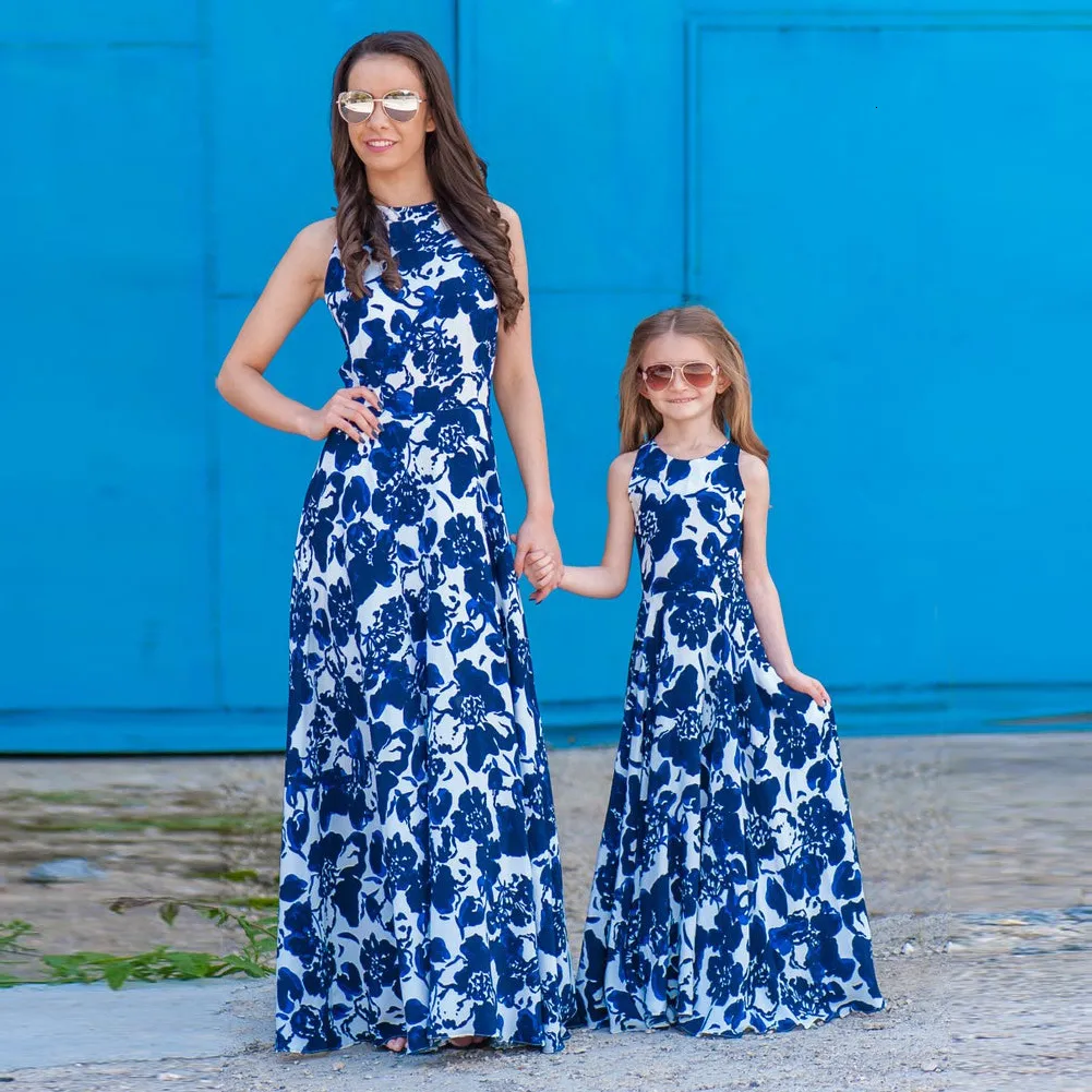 Familjsmatchande kläder Zafille Fashionable Long Dress for Mother Daughter Clothes Sleeveless Mommy and Me Dresses 230504