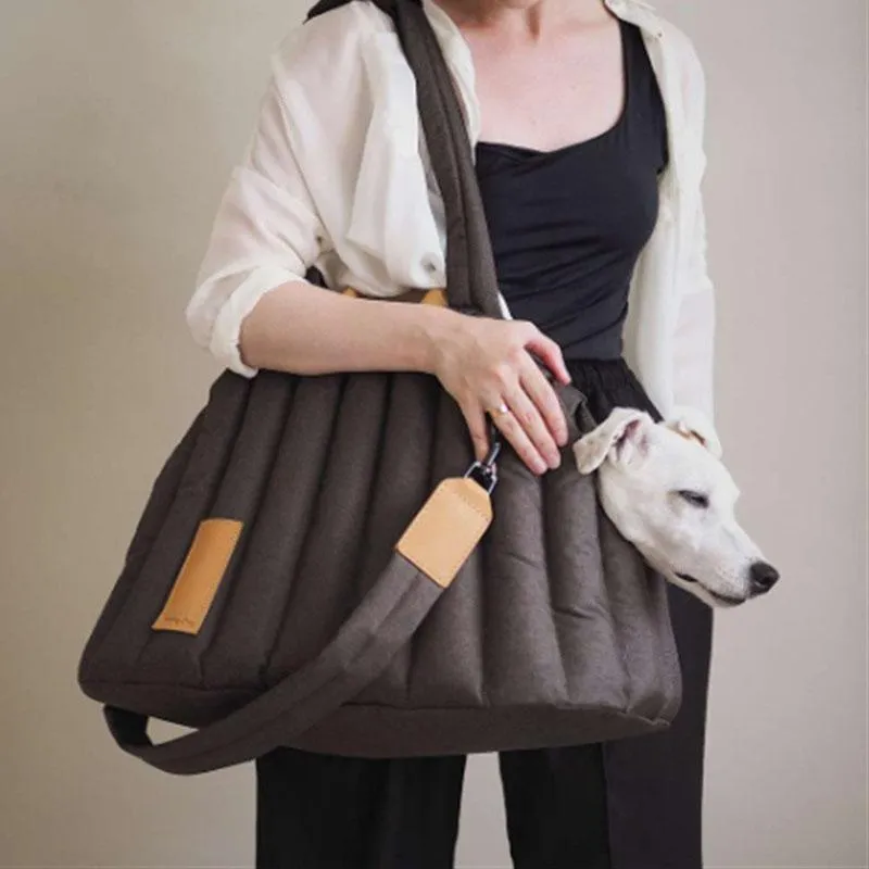 キャリアペット用品ウルトラライトファッション防水子犬ヨークシャーハンドバッグポータブルキャリードッグバッグはポータブルメッセンジャーになります