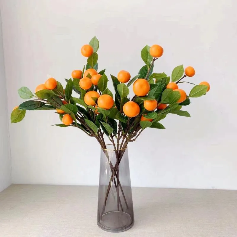Декоративные цветы искусственные мандариновые ветви Симуляция оранжевая ветвь Kumquat Жизненные поддельные фрукты с зелеными листьями