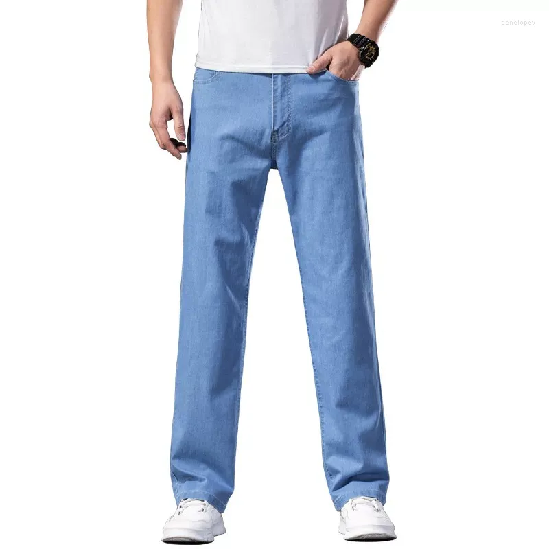 Jeans masculinos 2023 Primavera Menção Alongamento Denim fino Cores azuis claros Pontas de ajuste solto Tamanho leve casual 4