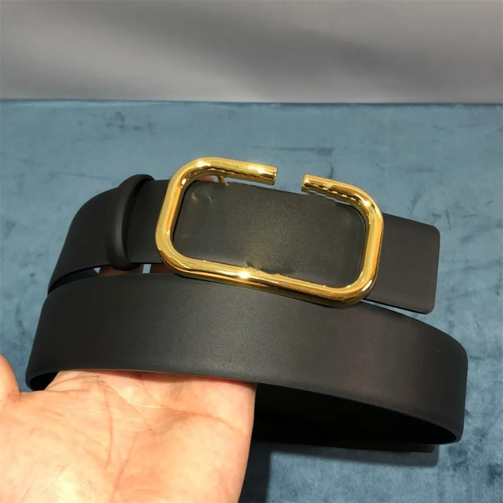 Designerbälten för kvinnor 2023 Fashion Brand Belt Designers Belts kvinnor stora bälten äkta läder guldspänne med ruta 014