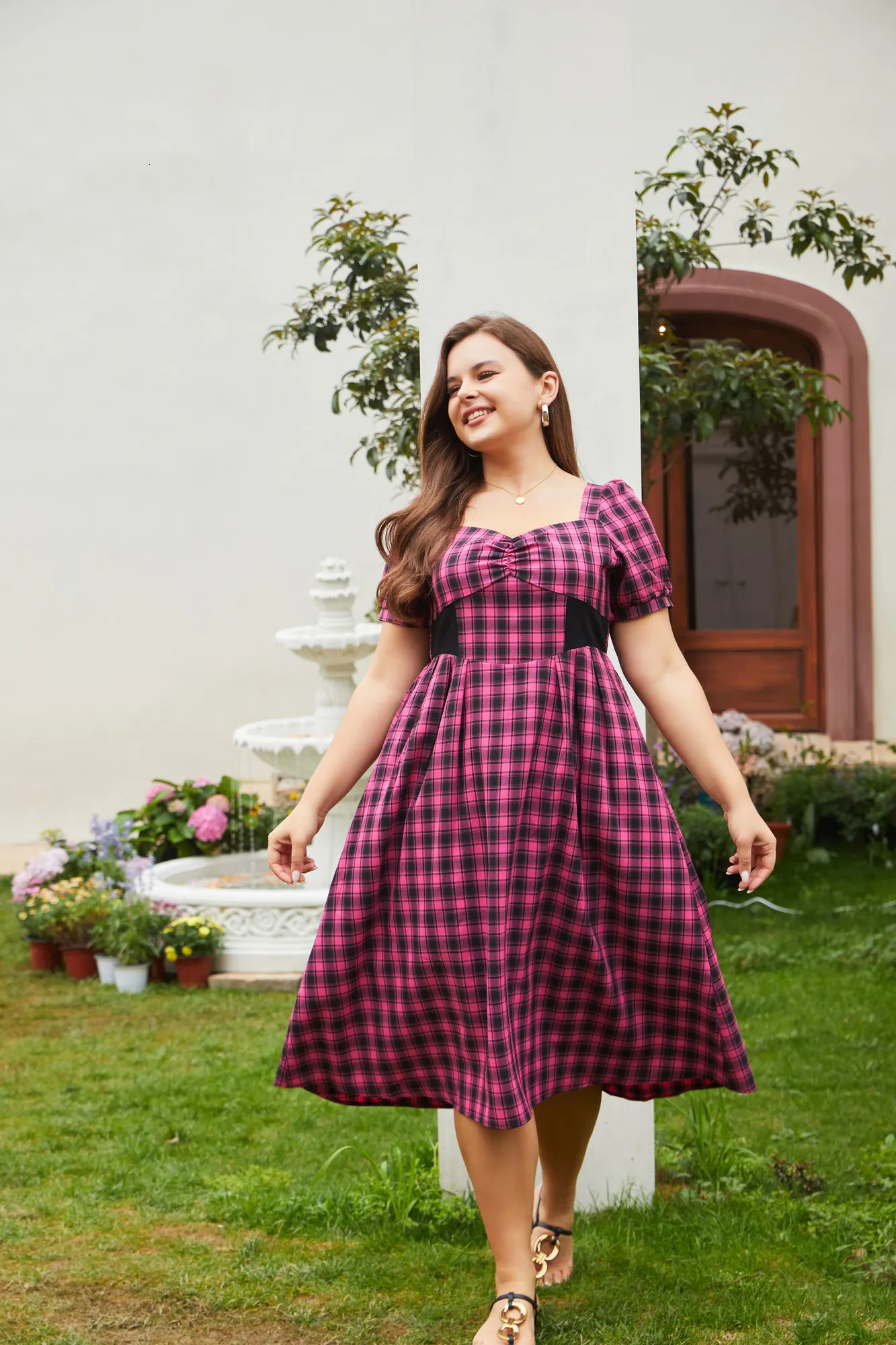 Sukienki plus size o rozmiar Occhosia Plaid Short Sleeve Eniline Empire talia midi luźne styl preppy dla dużych kobiet 230504