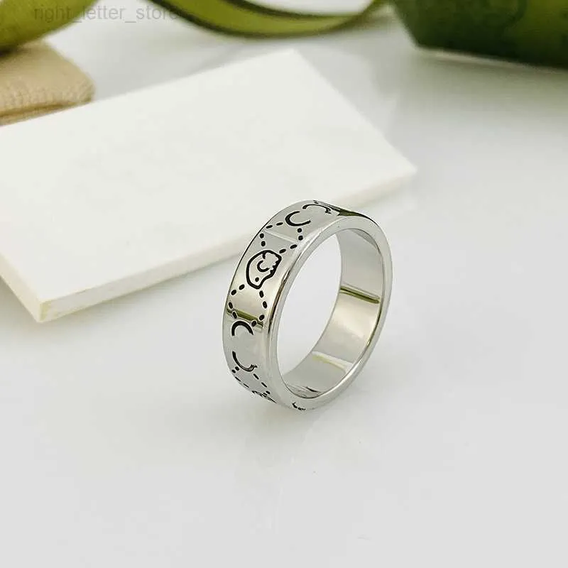 2023 Designer de moda Summer Summer Feminino Feminino Ring Silver Style neutro Titanium Steel Anniversary Gift Skeleton Jóias por atacado