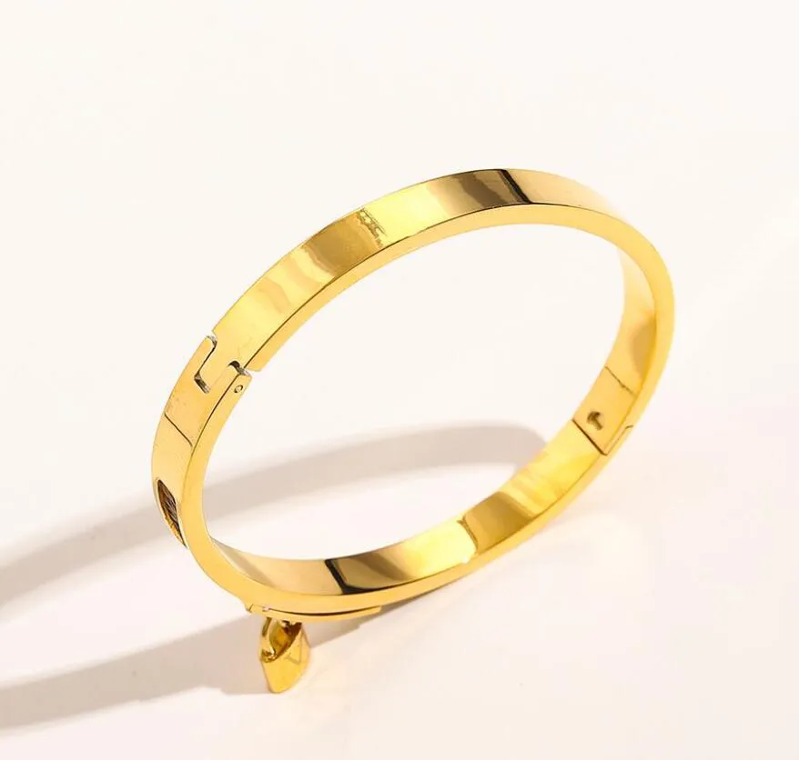 Carta de design de marca de alta qualidade Bracelets Aço inoxidável 18K Bangle de mancha de ouro masculino Mulheres de couro estampa de flor unissex Acessórios de jóias do dia dos namorados
