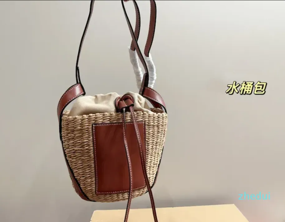 Diseñador-2023 Bolso de diseñador Bolso de mujer Bolso de tamaño pequeño Bolsos de playa tejidos con hierba Bolso extraviado lindo Bolso de moda Bolsos cruzados de moda