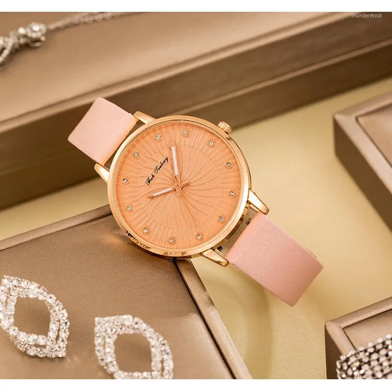 Orologi da polso 2023 Orologi da donna Luxury Gold Pink Quartz Watch Women Crystal Cinturino in pelle Dress For Gift Relogio Feminino