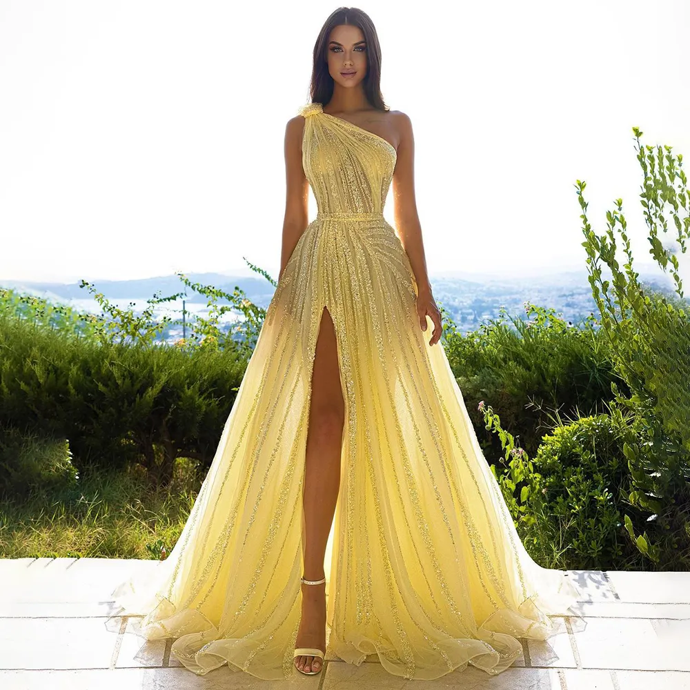 Feestjurken Sharon zei gele, een schouder luxe Dubai avondjurk met Cape Side Slit Arabische formele prom -jurken voor bruiloft SS326 230505