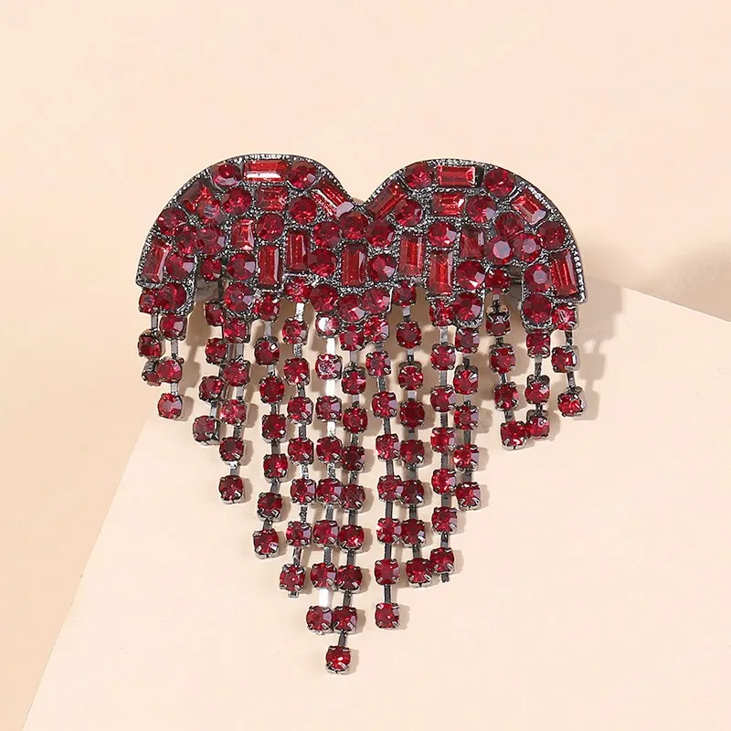 Rouge gland coeur forme broches pour femmes unisexe brillant cristal strass broche broches vêtements manteau décor bijoux cadeaux