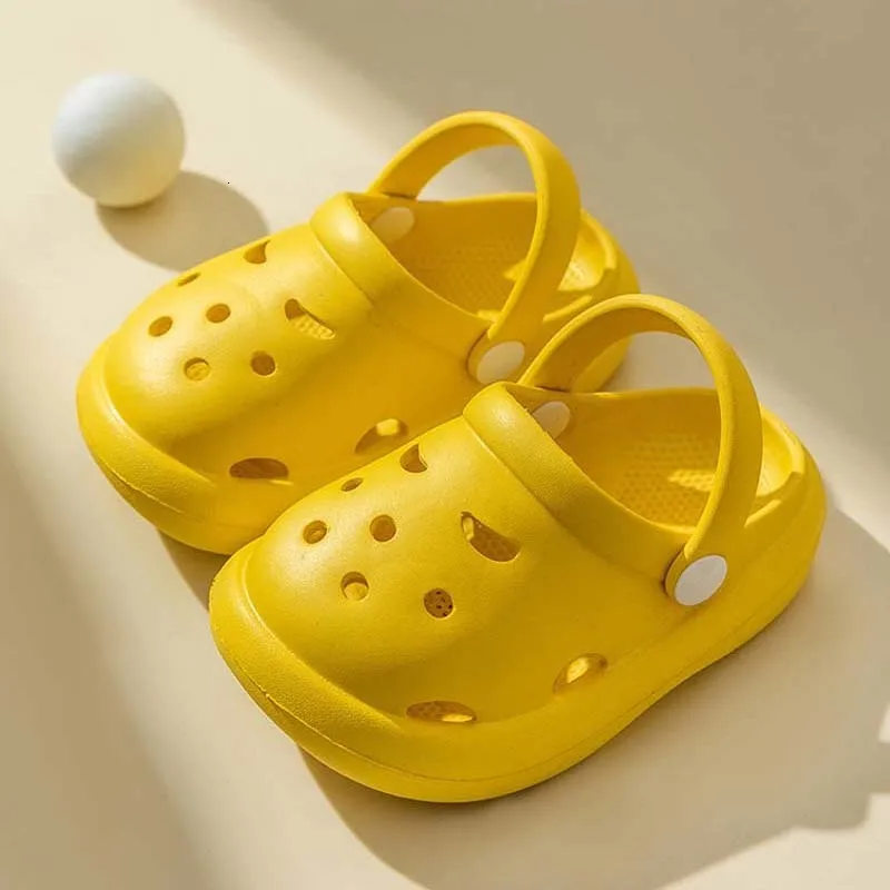Baby 2025 yellow crocs
