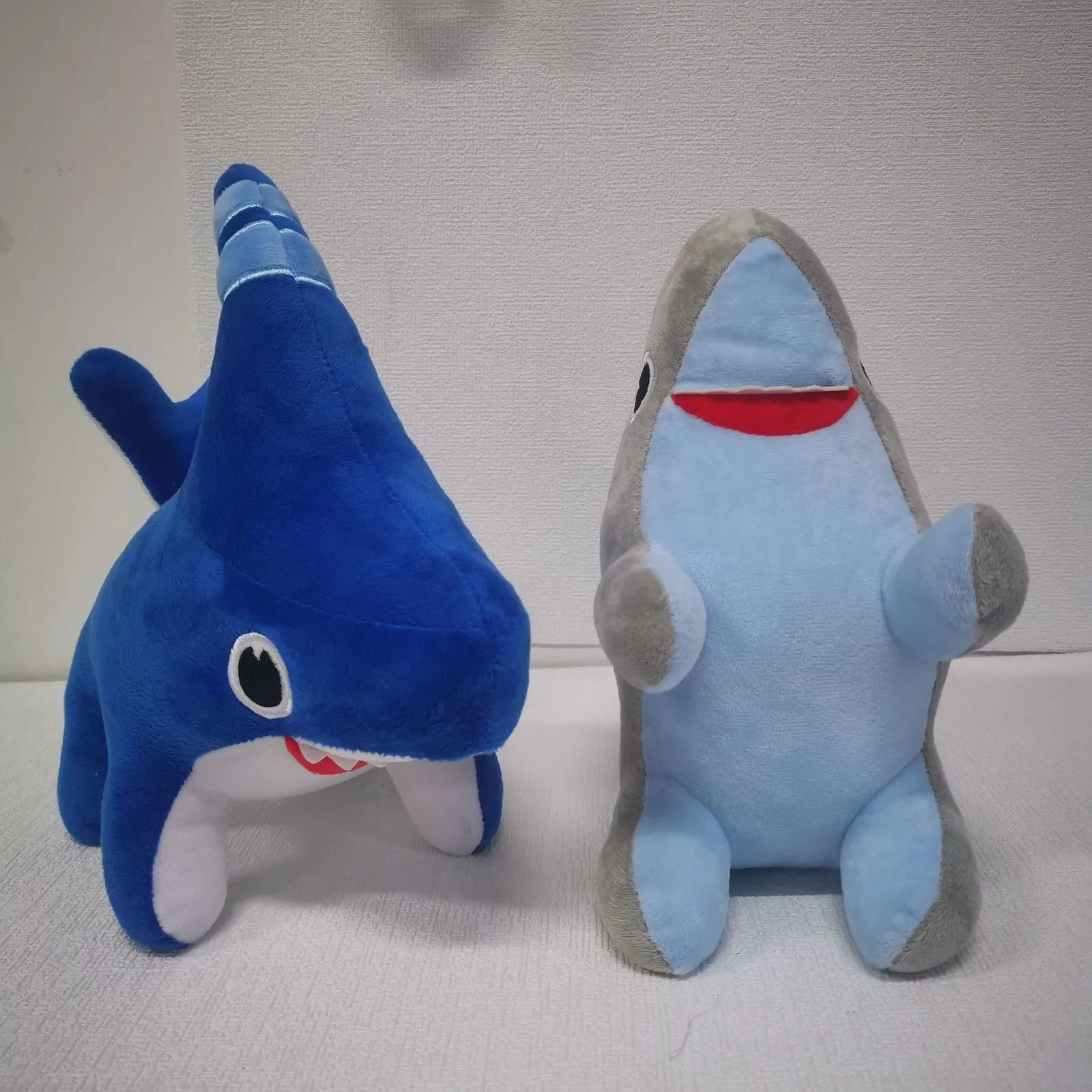 Плюшевые куклы 2pcs Sharkdog плюшевая акула собака игрушка Sharkdog Toy Shark Dog плюшевая мягкая игрушка начинка кукла 230504