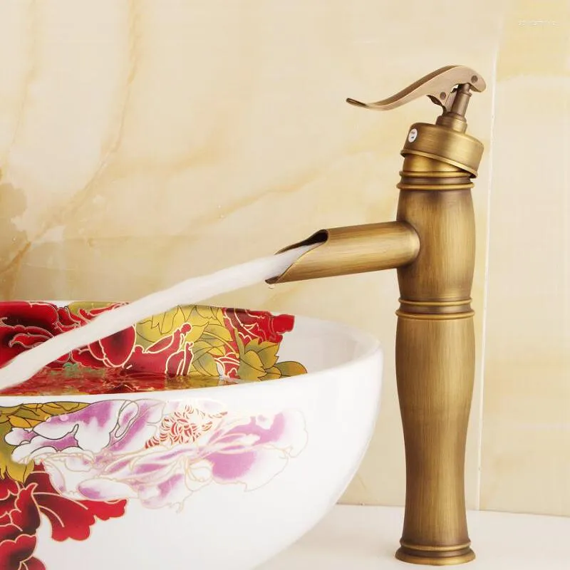 Rubinetti per lavabo da bagno Colore bronzo Materiale in ottone Montaggio su piano Acqua fredda di 2 modelli Rubinetto per lavabo corto e alto