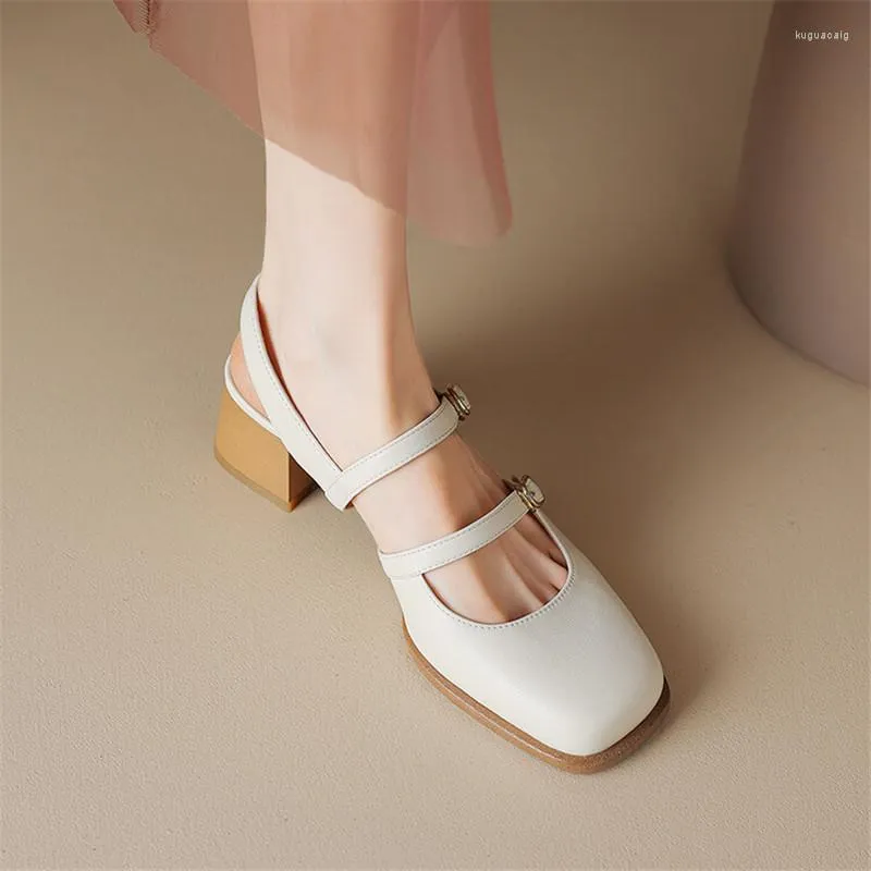 Sandaler 2023 Summer Cow Leather Women Square Toe Shoes Chunky Heel Cover för Handmade