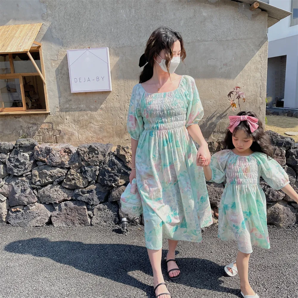 Rodzina dopasowana do strojów rodzic-dziecko Summer Ubranie dla dzieci Koreańskie dziecięce cienki obraz olejny spódnica dziewczynki matka i córka sukienka rodzinna mata 230506