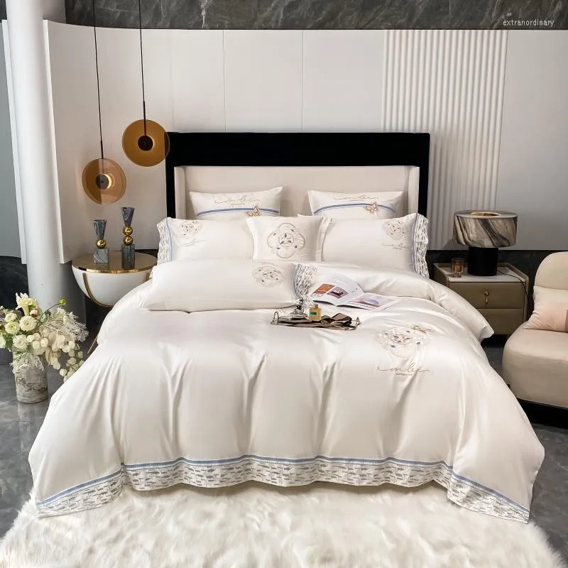 مجموعات الفراش أبيض مطرزة مجموعة من القطن الفاخر الصلبة ألوان متتالية الطرف الحاف على غرار سرير ورقة وسادة