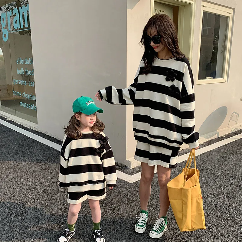 Family Mom Daughter Matching Outfits Mother And Baby Girls Clothes Set Korean Fashion Parent-Child Spring Autumn Clothing Suit 230506