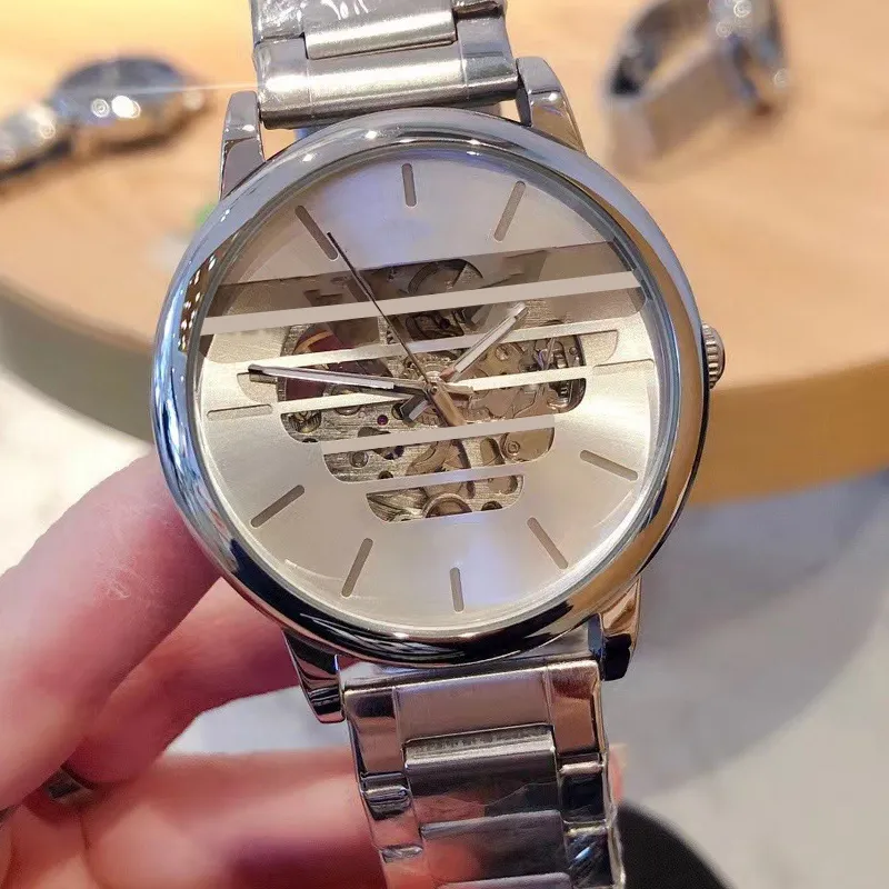 新しいメンズ腕時計、ファッショナブルな高級機械式時計、強化ミネラルガラスミラーダイナミック中空ダイヤル