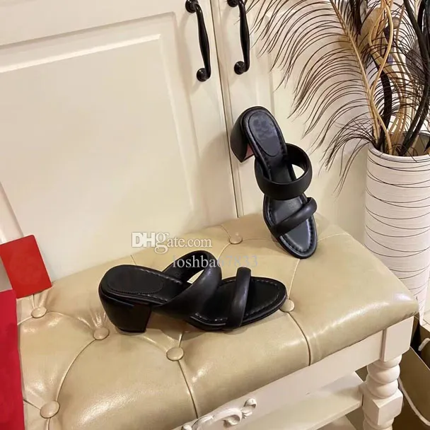 Thick kitten heels hotsell