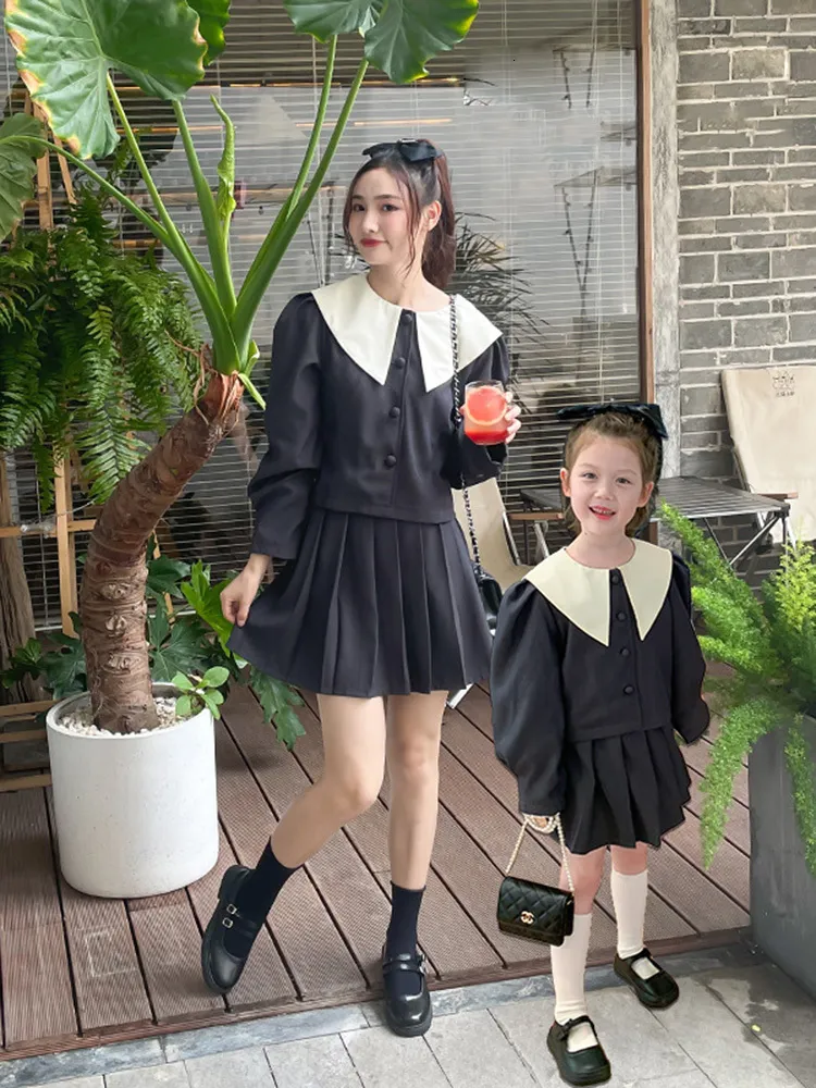 Семейная подходящая наряда одежда для родителей-ребенок Мама и дочерняя одежда корейская версия девочки Осенняя личность Двухклассная тенденция 230506