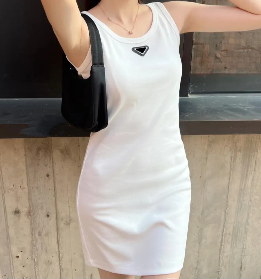 Summer P-Ra Designer Women Casual Dresses Fashion Brands Womens Topps Tank Dress Sticke Cotton U Neck Sleeveless Solid Sexiga klänningar Elasticitet Bodycon Mini kjol