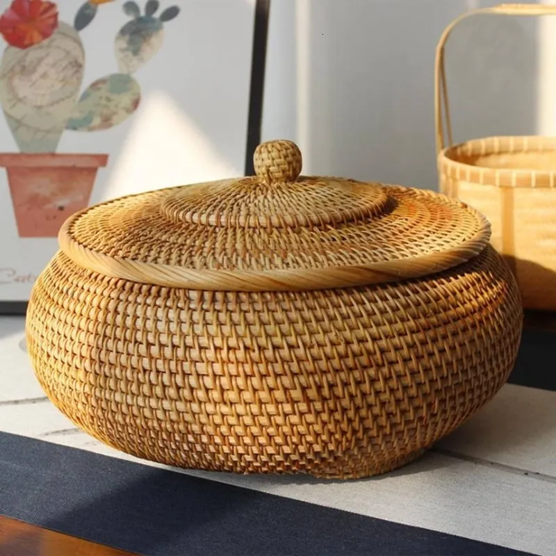 Annan hemlagringsorganisation Round Rattan Box Wicker Fruit Basket With Lid Bread Tray Willow Woven för mellanmål 230505