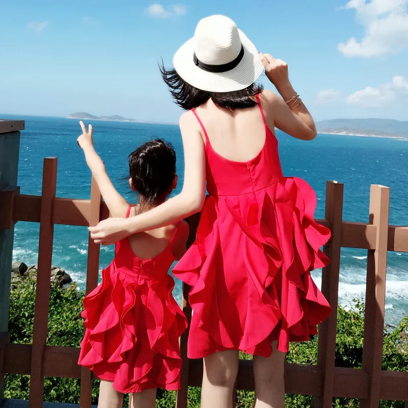 Family Matching Outfits Summer Mother-daughter Parent-child Dress Beach Holiday Backless Slip Dress Cute Skirt 230506
