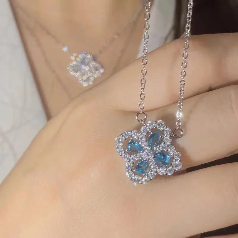 Luksusowe naszyjniki z luksusowym wisiorkiem designerka biżuteria Naszyjnik koniczyny z niebieskim kryształowym diamentowym łańcuchem moissanitu dla kobiet