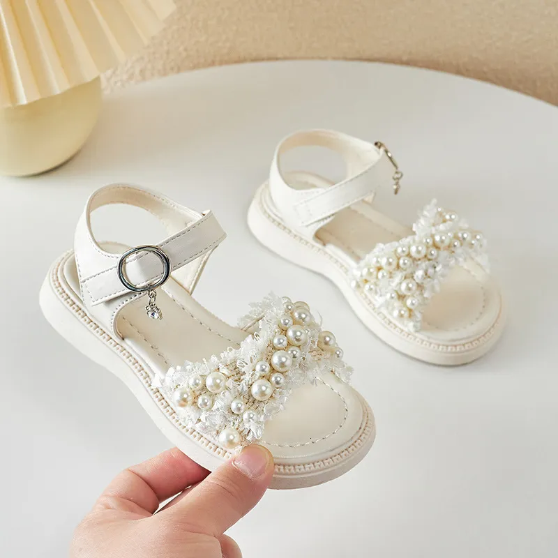 Sandals Girls 2023 Summer Princess White Pearl Platform Baby Beach Shoes Non slip Flat Casual G945 230505