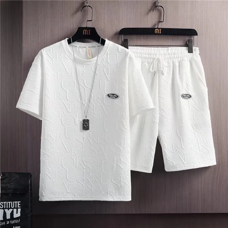 メンズトラックスーツサマーTシャツショーツ2ピースセットホワイトトラックスーツメンズ3Dレターヴィンテージストリートウェアクリエイティブパターンメンセットショート衣装230506