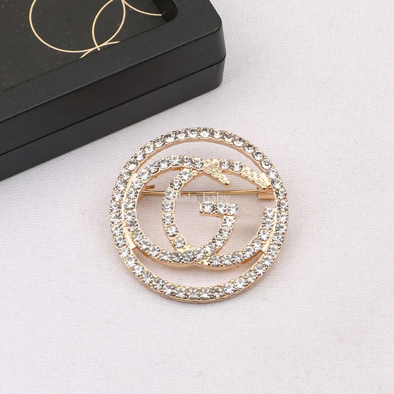 Varumärke Desigenr Double Letter Gold Plated Brosches Womens Crystal Rhinestone Pins Brooche Women Wedding Jewelry Accessories