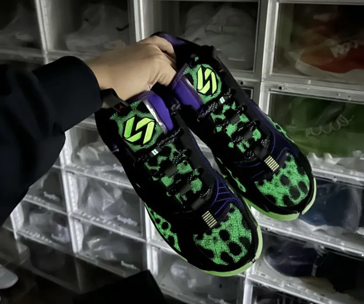 Supreme nike spectrum on feet clearance