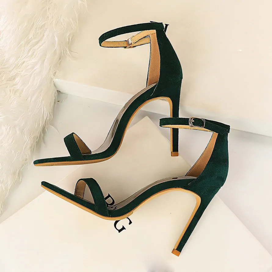 Sandały 2023 Kobiety o wysokości 10 cm na obcasie Stad Stad Strippel żeński fetysz ramię czerwone buty Lady Valentine Green Summer Classic Sexy Pumps 230505