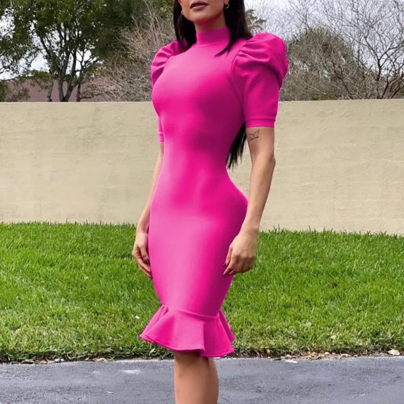 Платья для вечеринок высококачественные S 2023 Designer Designer Designer Женщины фиолетовый черный розовый красный красный с коротким рукавом.