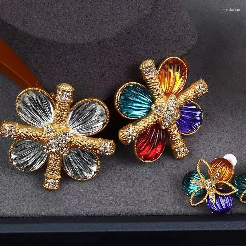 Brooches Medieval Vintage Jewelry Court Style Ear Clip Brooch Women's Corsage Micro Inlaid With Zircon Pins Decorative Suit