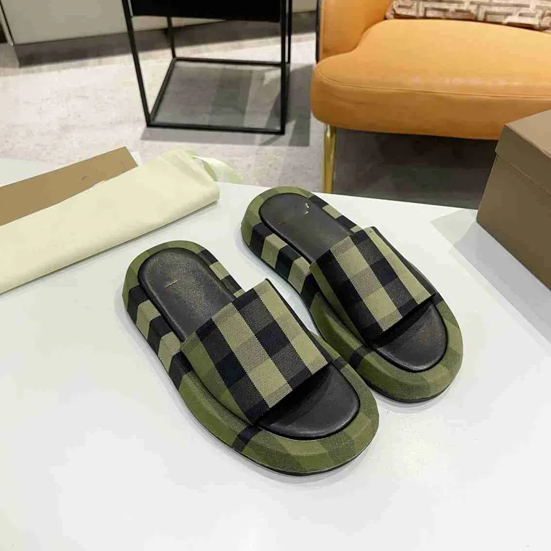Burberry womens slides outlet