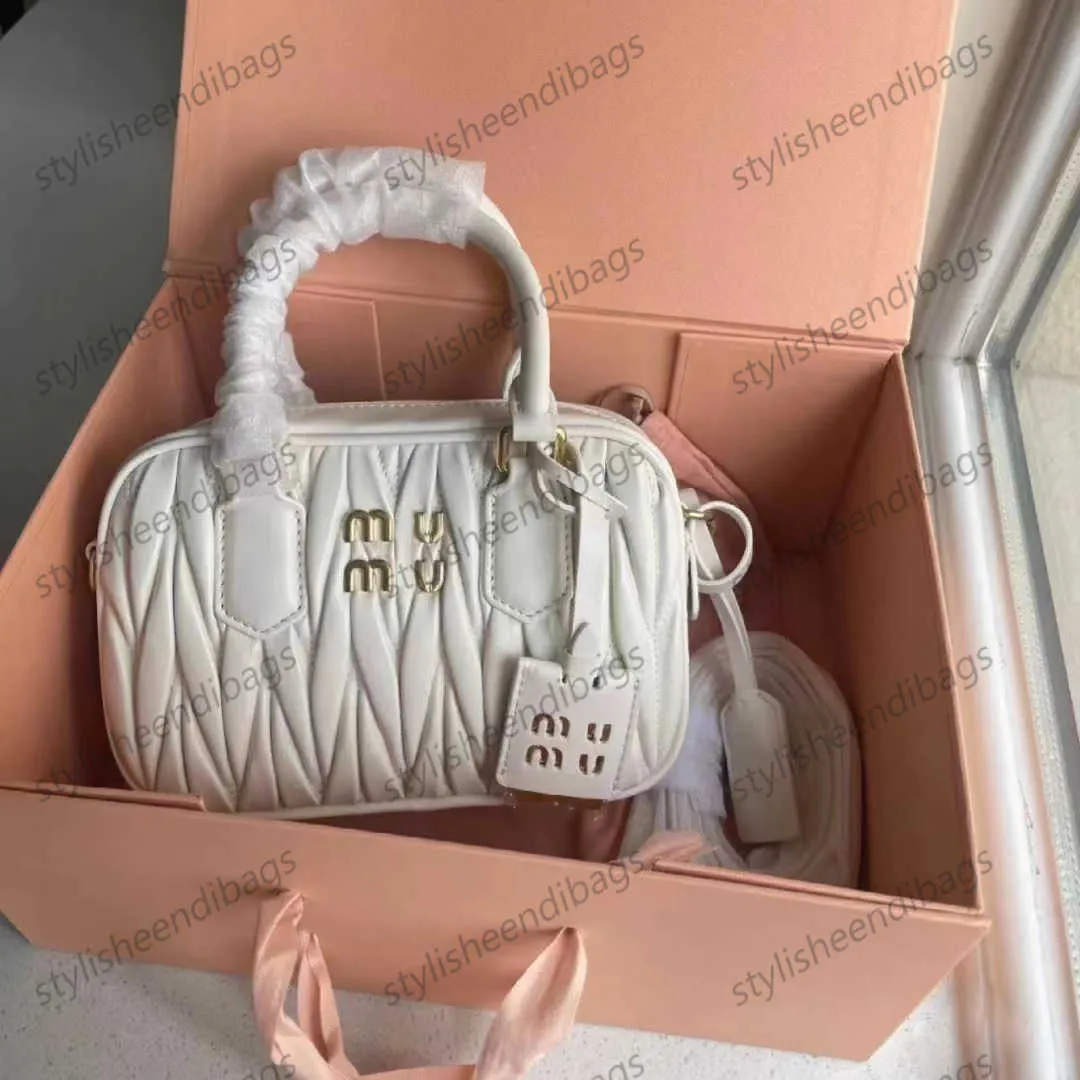 Matelasse kosmetiska kopplingspåsar hobo mode luxurys The Tote Bag Womens handväska designer väska crossbody äkta läder resor bowling axelväskor