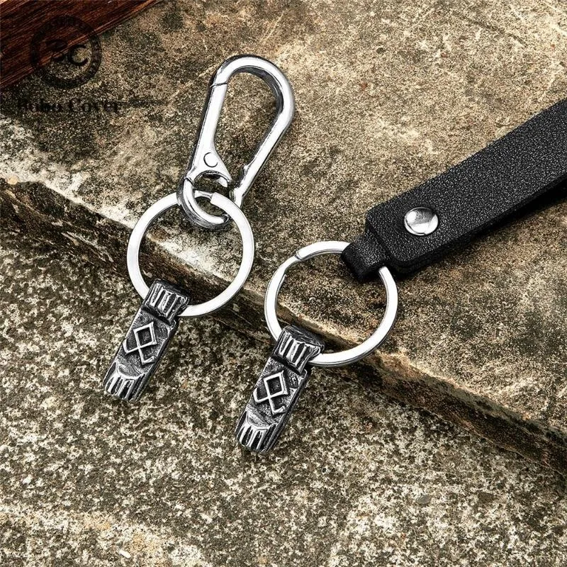 Keychains Vintage Norse Runes Symbol Othala Keyring Mens rostfritt stål vikingar Vegvisir Amulet Skandinaviska manliga smycken gåvor