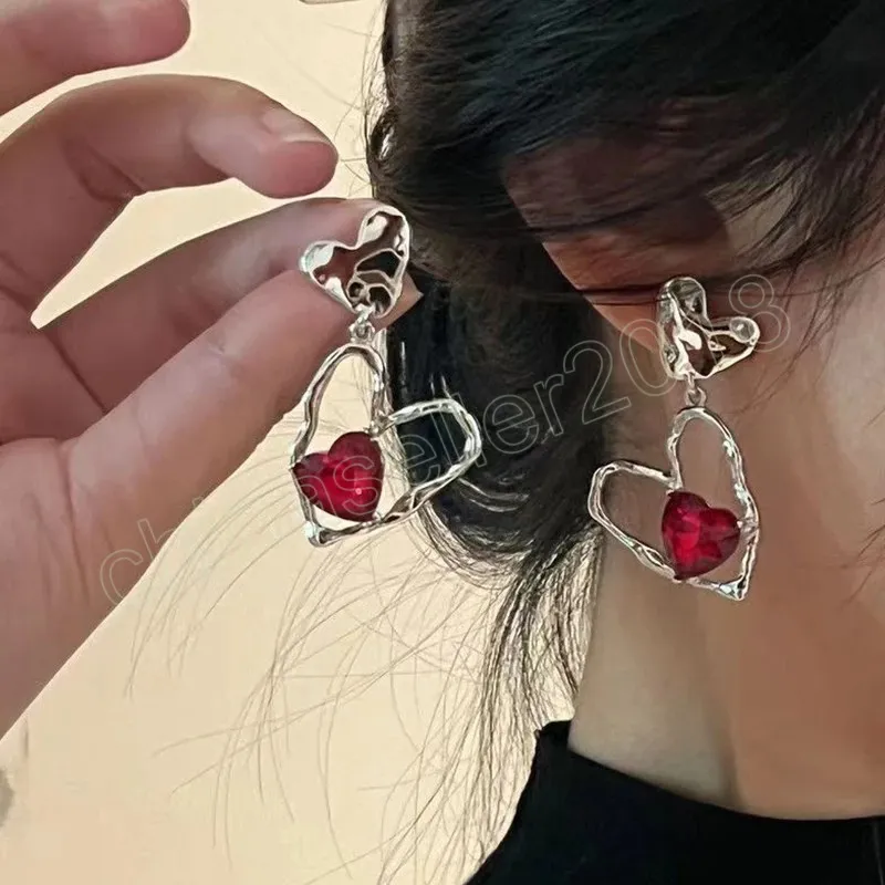 Mode argent couleur creux coeur boucles d'oreilles pour femmes filles Style Punk rouge cristal pendentif boucle d'oreille fête bijoux cadeau